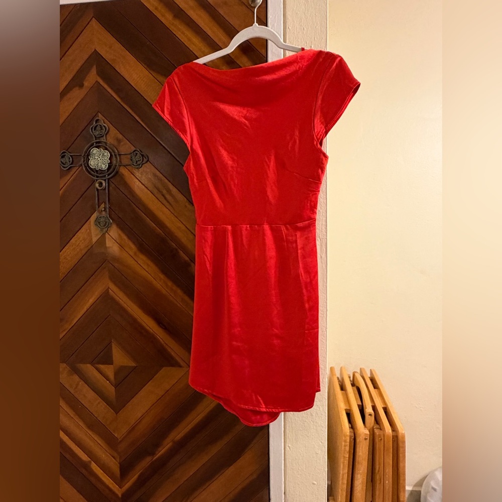Chic Scarlet Mini Dress